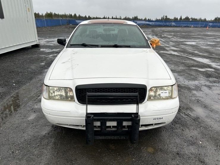 2004-ford-crown-victoria-sedan-image-8