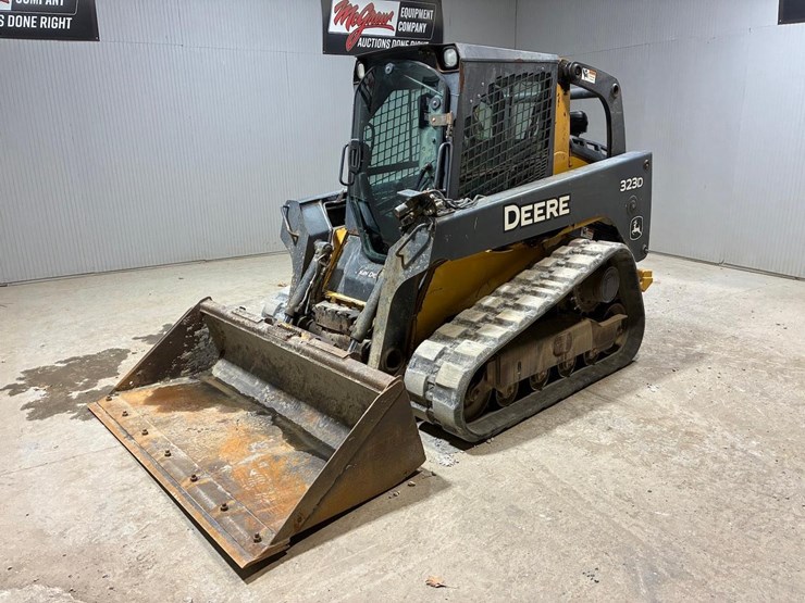 deere-323d-image-2