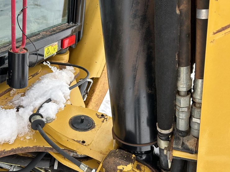 caterpillar-420e-image-33