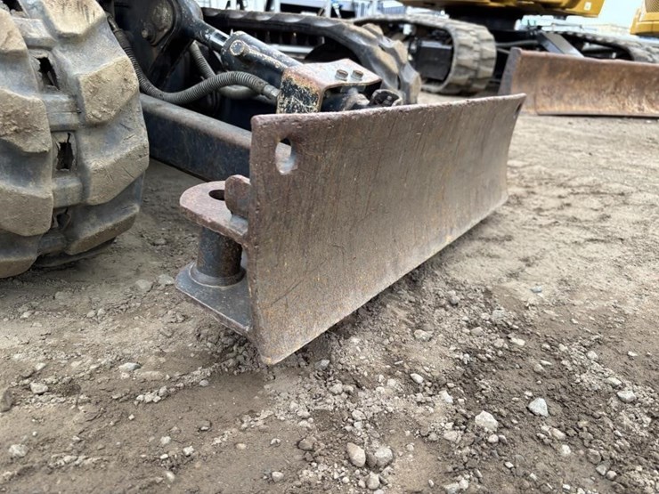 2015-kubota-k008-3-image-10