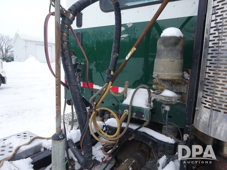 2007-freightliner-columbia-112-image-59