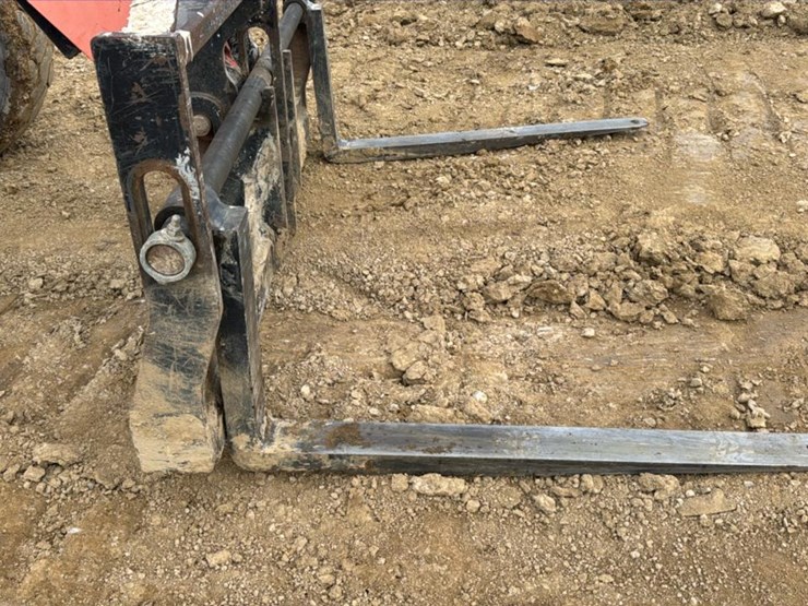 #107-•-2015-jlg-6042-telehandler-image-16