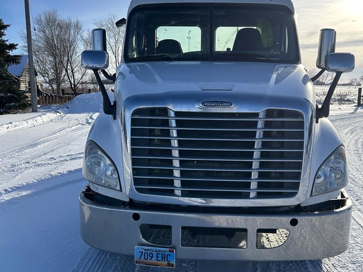 2018-freightliner-cascadia-125-image-2