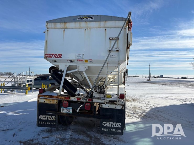 1998-freightliner-fl80-image-6