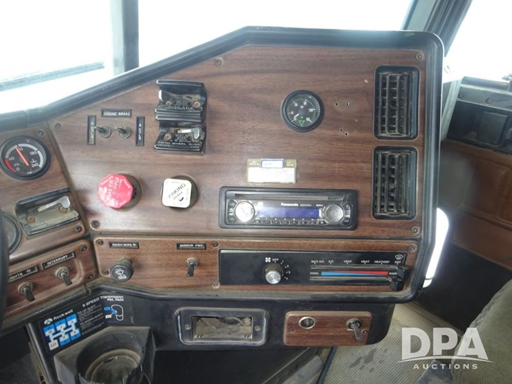 1994-freightliner-fld120-image-93