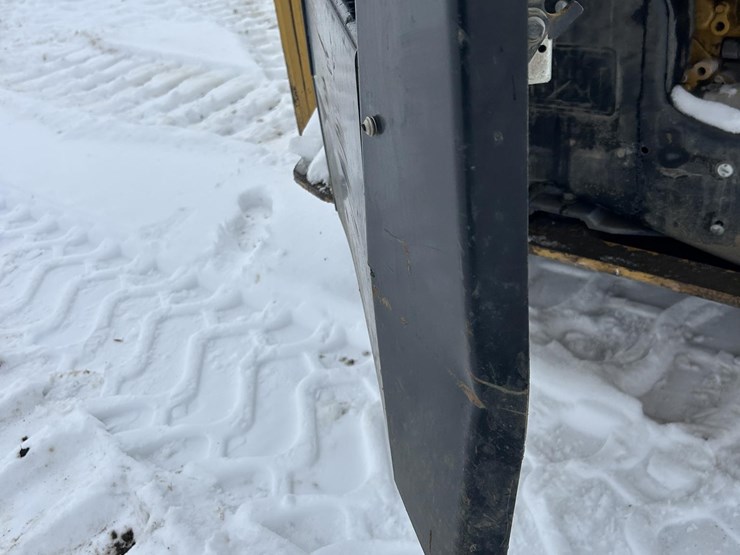 2021-caterpillar-259d3-image-17