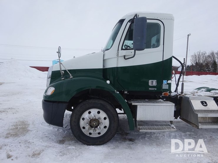 2007-freightliner-columbia-112-image-63