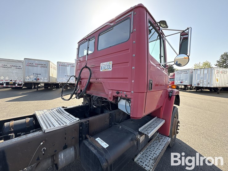 freightliner-fl70-image-17