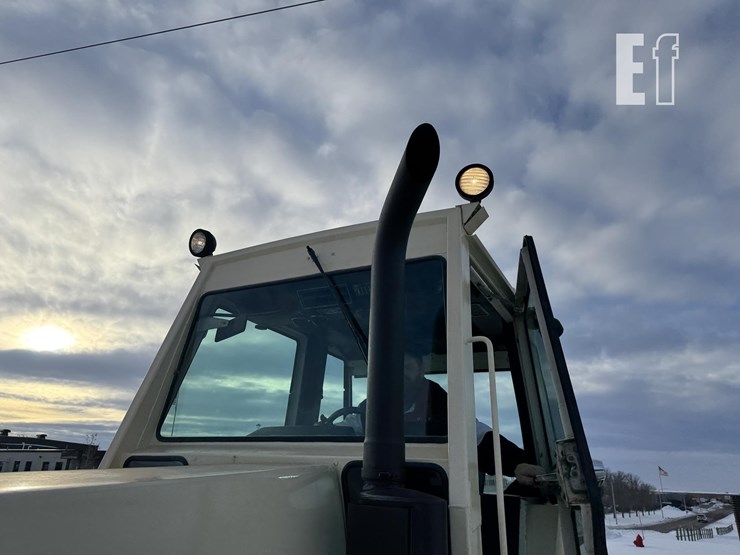 j-i-case-2290-image-66