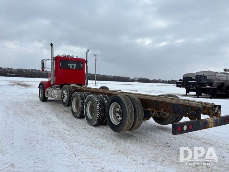 peterbilt-365-image-12