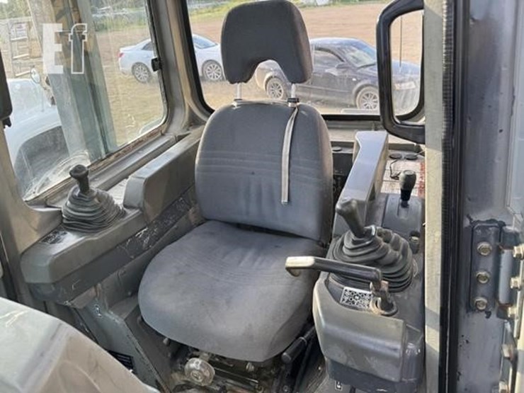 komatsu-d65ex-12-image-14