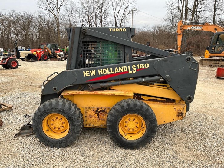 new-holland-ls180-image-2