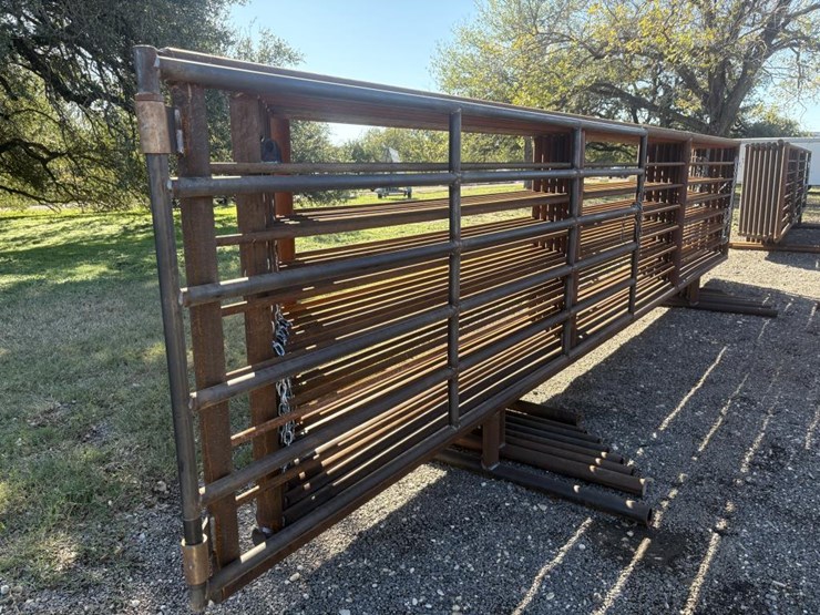 #41-•-freestanding-panels-24'-w/-12'-gate-image-4