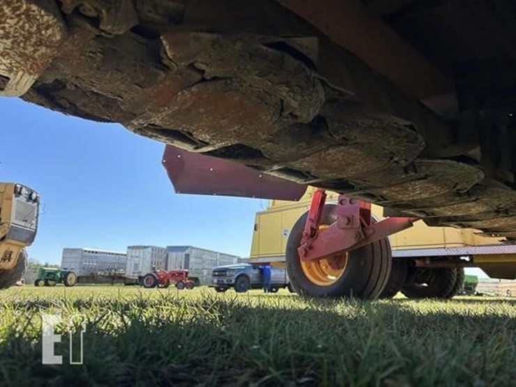 2014-new-holland-h7460-image-25