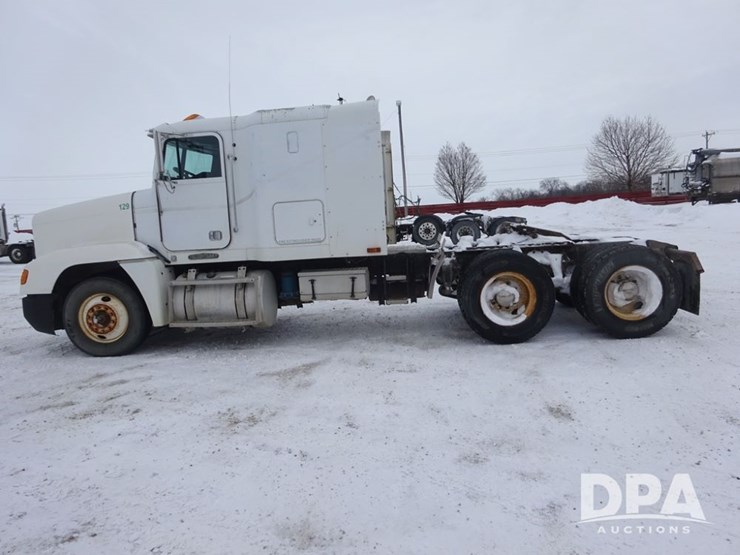 1994-freightliner-fld120-image-18