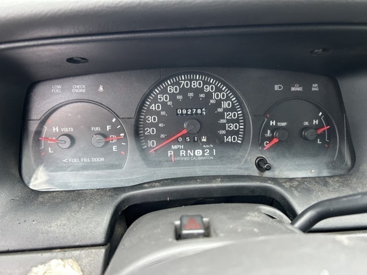 2004-ford-crown-victoria-sedan-image-25