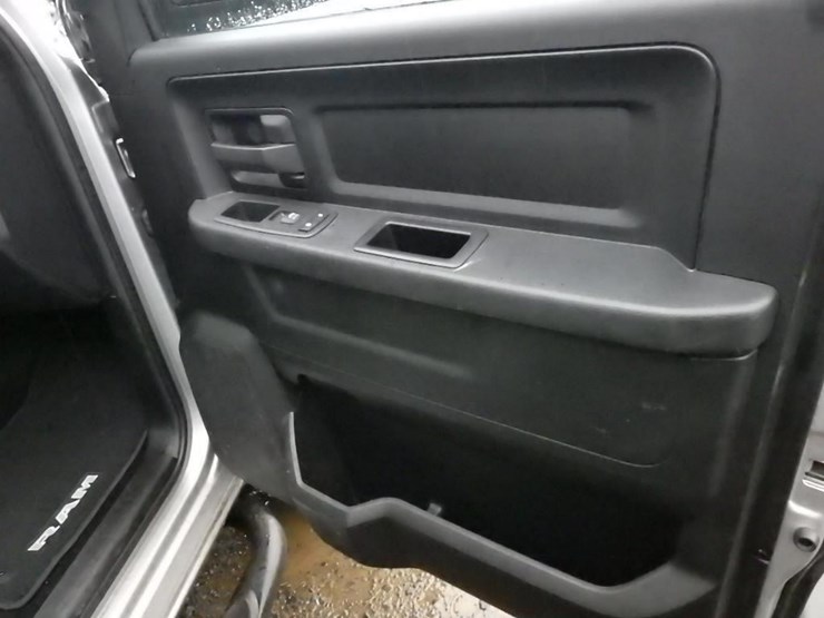 2014-dodge-3500-image-31