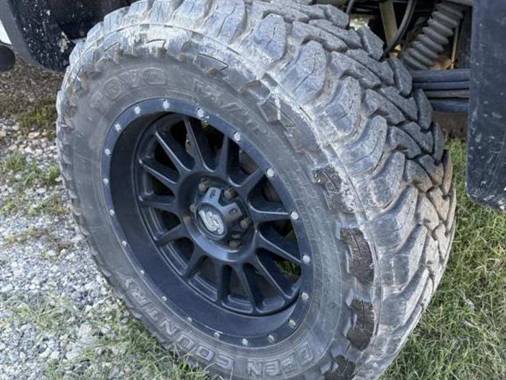 2018-chevrolet-1500-image-2