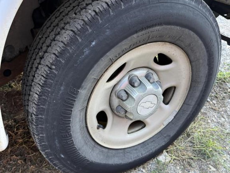 2006-chevrolet-3500-image-13