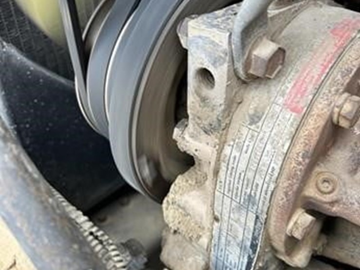 1985-freightliner-fld120-image-40