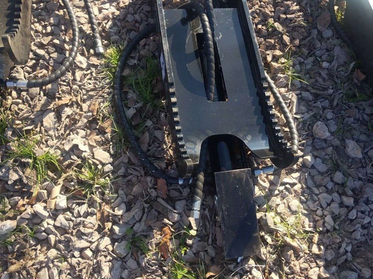 unused-3ton-hydraulic-thumb-clamp-model-#xj3t-image-1