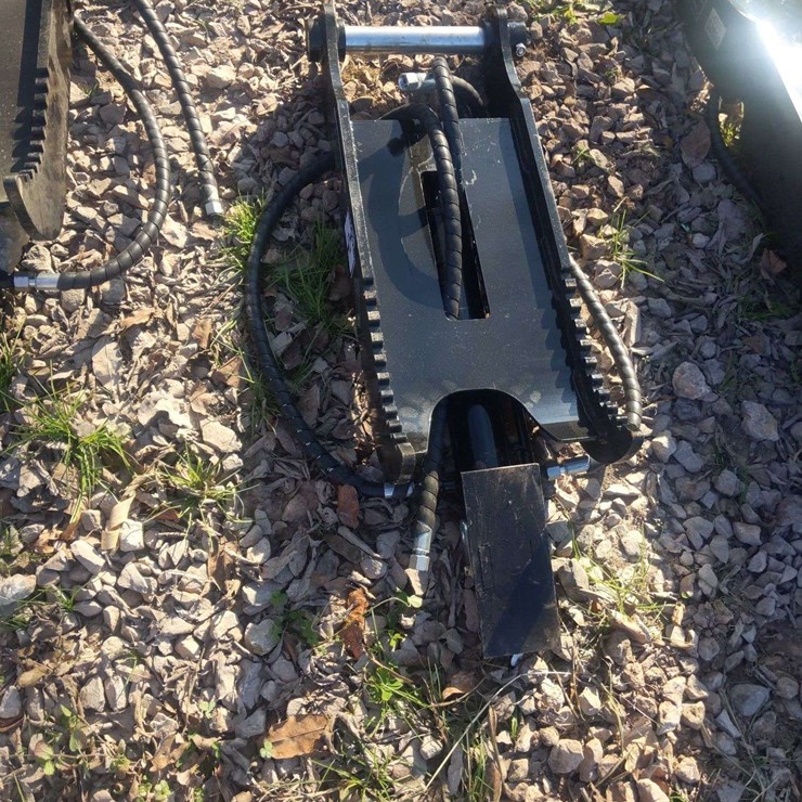 UNUSED 3TON HYDRAULIC THUMB CLAMP MODEL #XJ3T