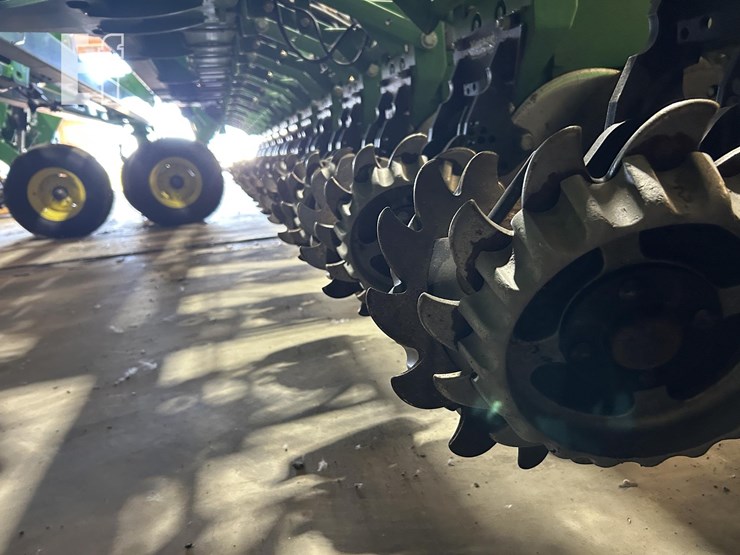 2014-john-deere-db60-image-52