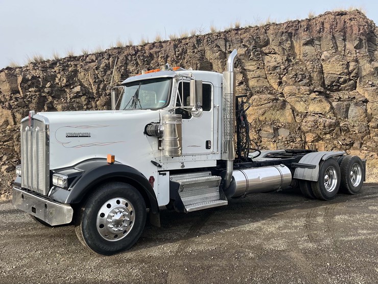 2007-kenworth-w900-image-1