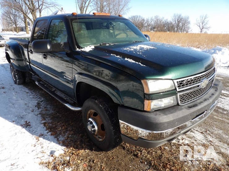 2005-chevrolet-silverado-3500-image-3