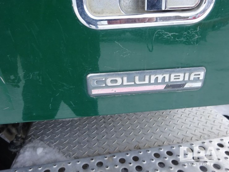 2007-freightliner-columbia-112-image-64