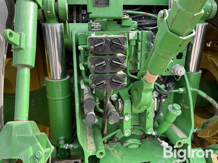 john-deere-8130-image-13