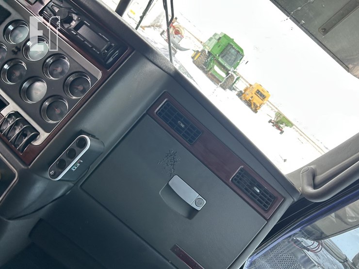 kenworth-w900-image-50