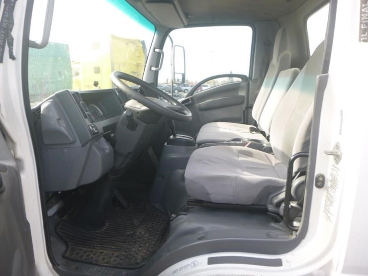 2016-isuzu-nrr-image-13