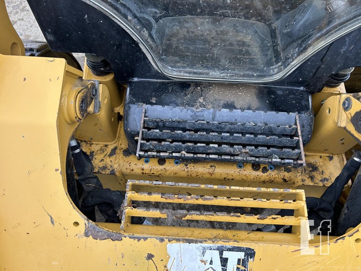 caterpillar-262d-image-6