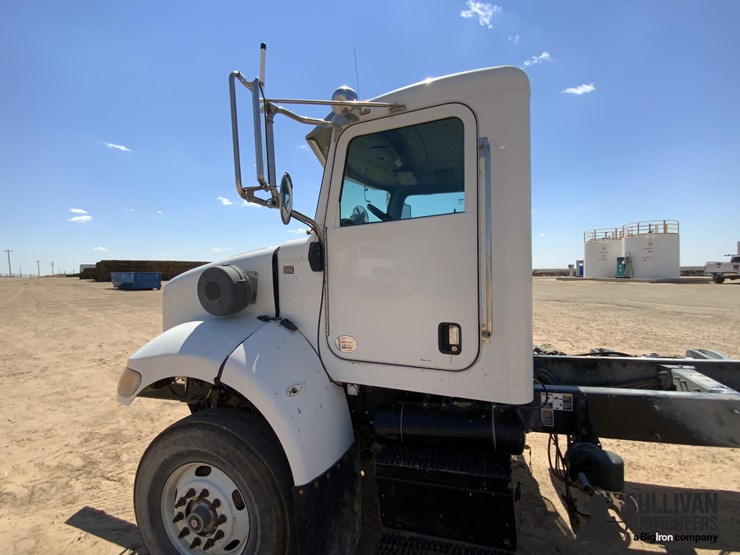 2017-peterbilt-348-image-9