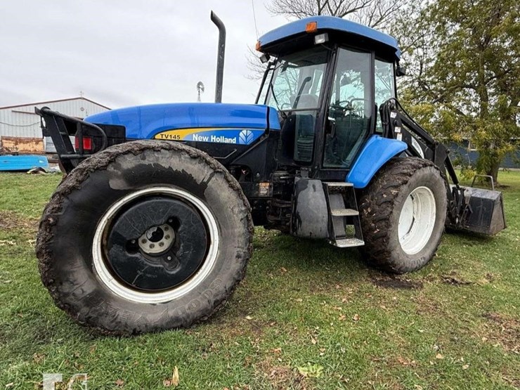 new-holland-tv145-image-2