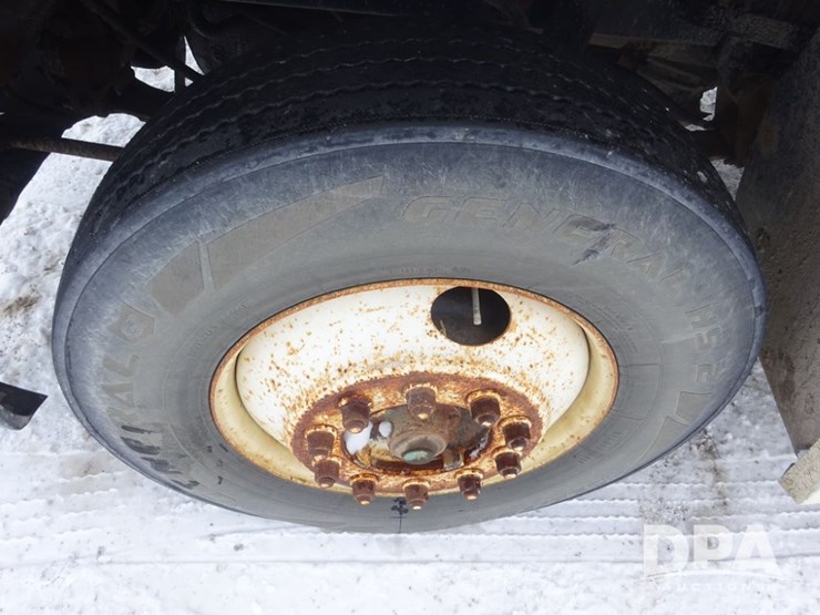 1994-freightliner-fld120-image-46