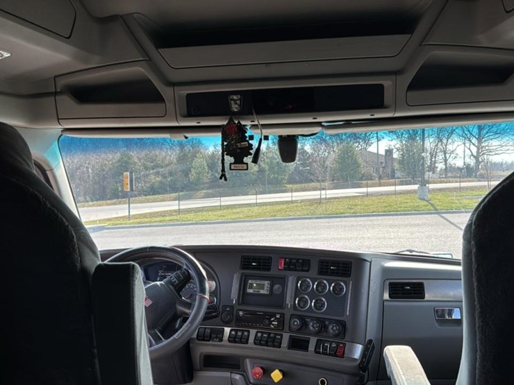 2019-kenworth-t680-image-78
