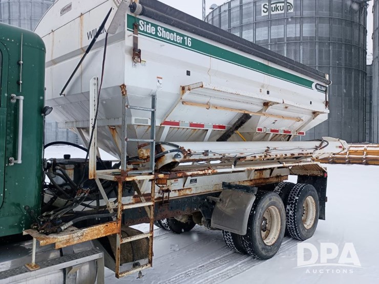 1996-freightliner-fld120-image-8