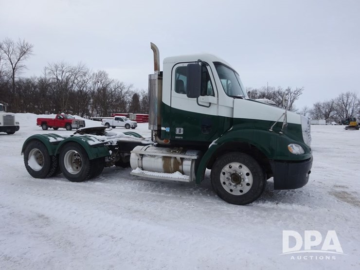 2007-freightliner-columbia-112-image-12
