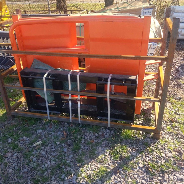 UNUSED GIYI SKID STEER CLAMP GRABBER MODEL #CL100