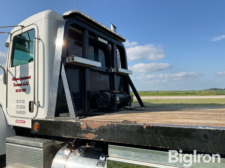 peterbilt-348-image-11