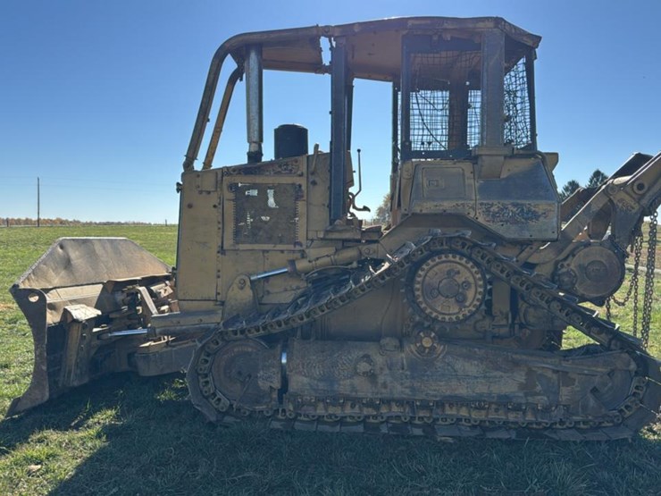 caterpillar-d4h-image-2