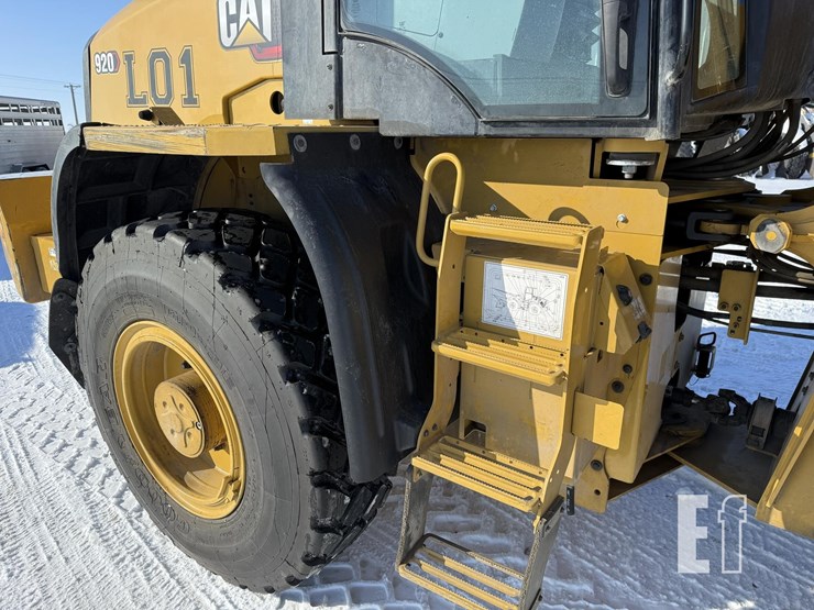 2021-caterpillar-920-image-5
