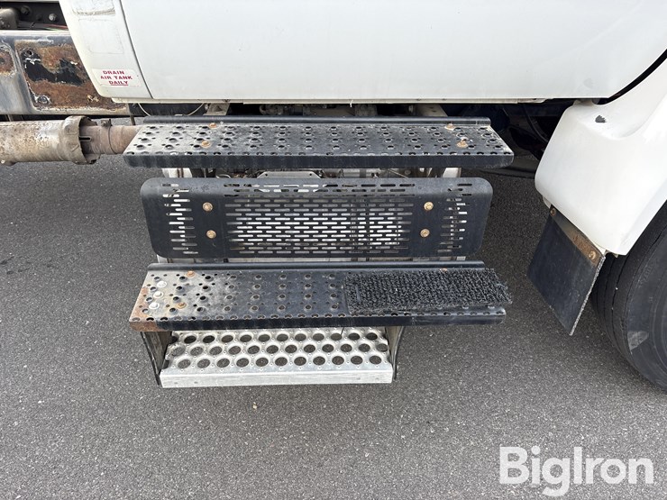 ford-f750-xlt-image-12