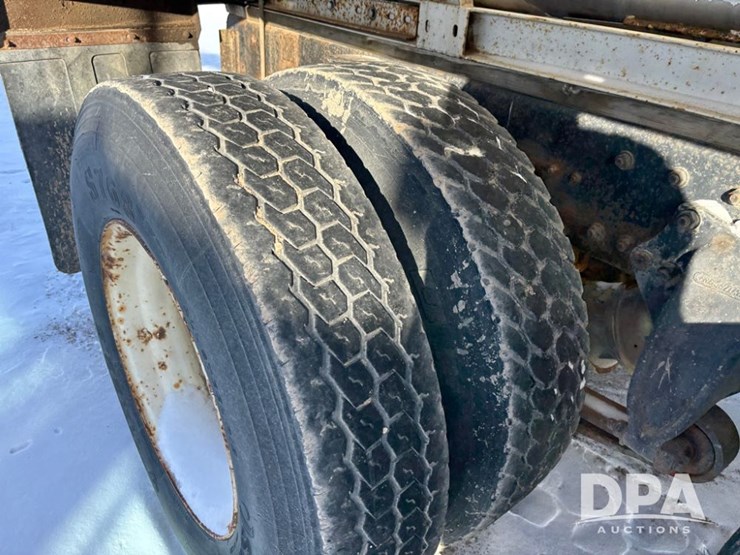 1998-freightliner-fl80-image-51