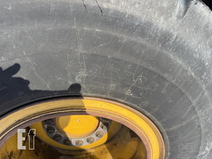 2011-deere-624k-image-6