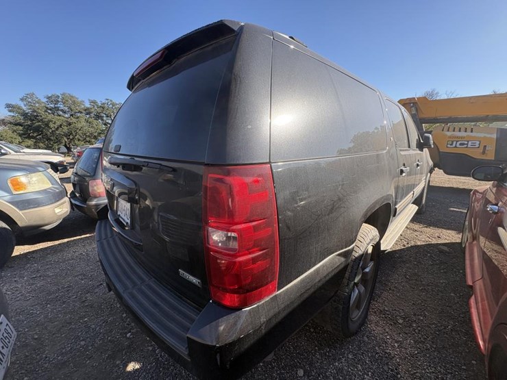 chevrolet-suburban-image-4