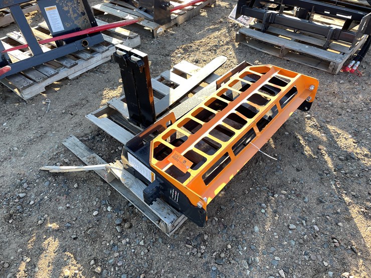 #2061-•-unused-2025-landhonor-pallet-fork-attachment-image-1