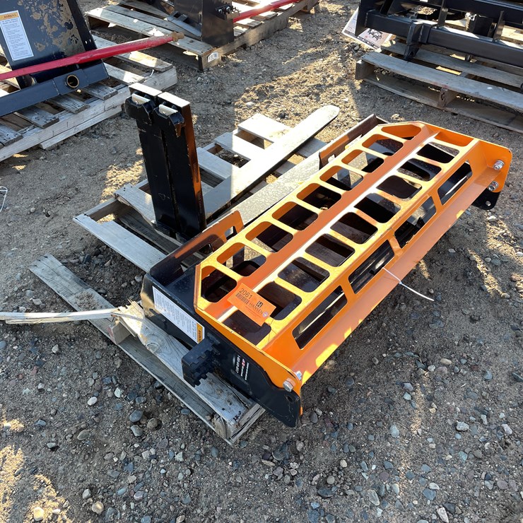 #2061 • Unused 2025 Landhonor Pallet Fork Attachment